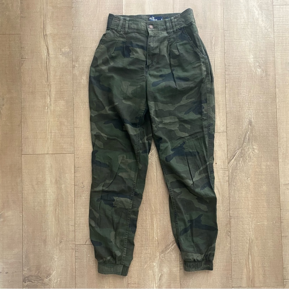Women’s Hollister Camo Pants